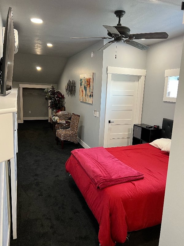 Upstairs Bedroom with Queen Bed.
