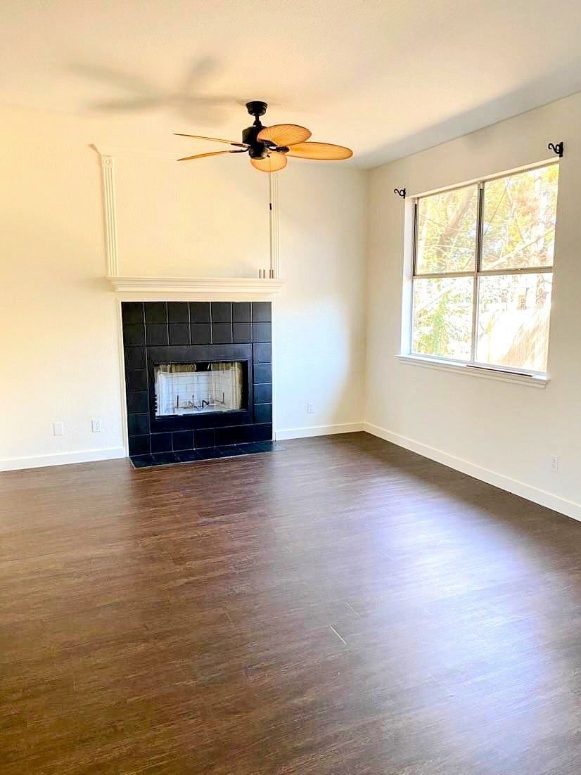 Unfurnished Living Room AFrea