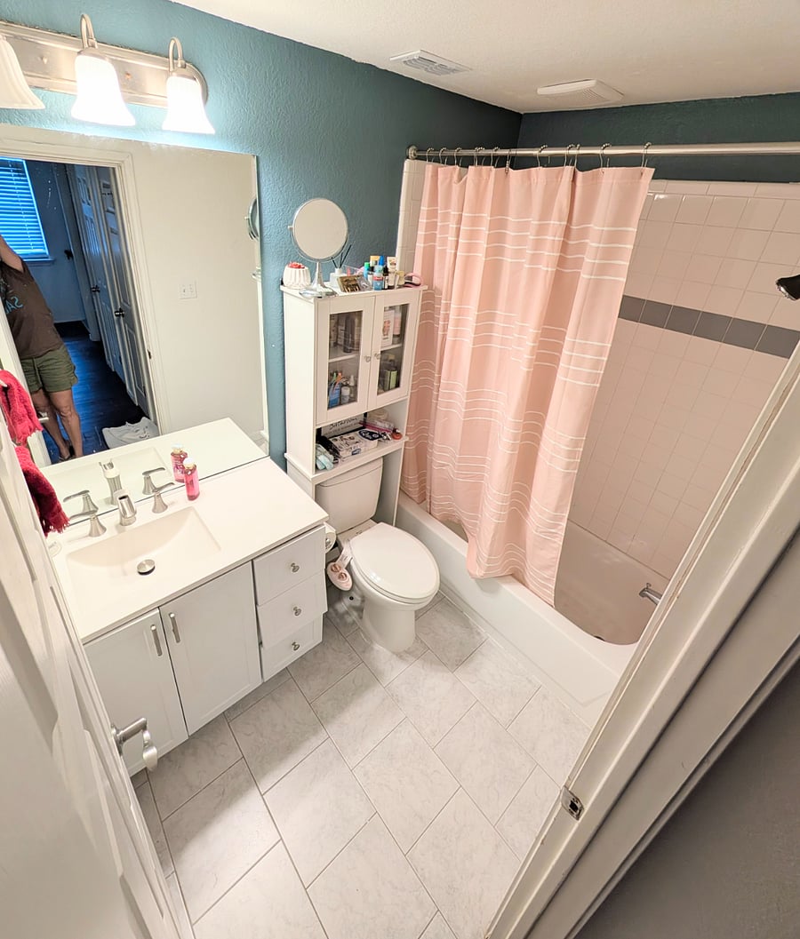 Upstairs Full Bathroom Shared by Bedroom #2 and #3