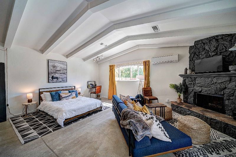 Welcome to Panorama Studio, our newly-renovated studio apartment in Redding, California. Were located near everything youll want to experience in Redding including Turtle Bay Exploration Park, the Sacramento River and Sundial Bridge. We are also a
