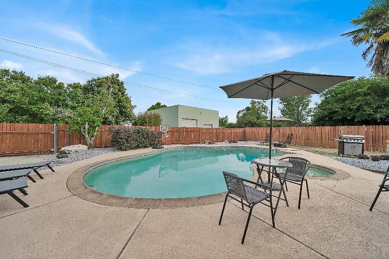Furnished Finder property 521130_2 photo 6