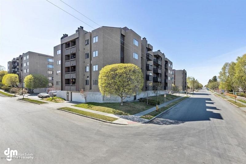 Cordova Sq Condo complex