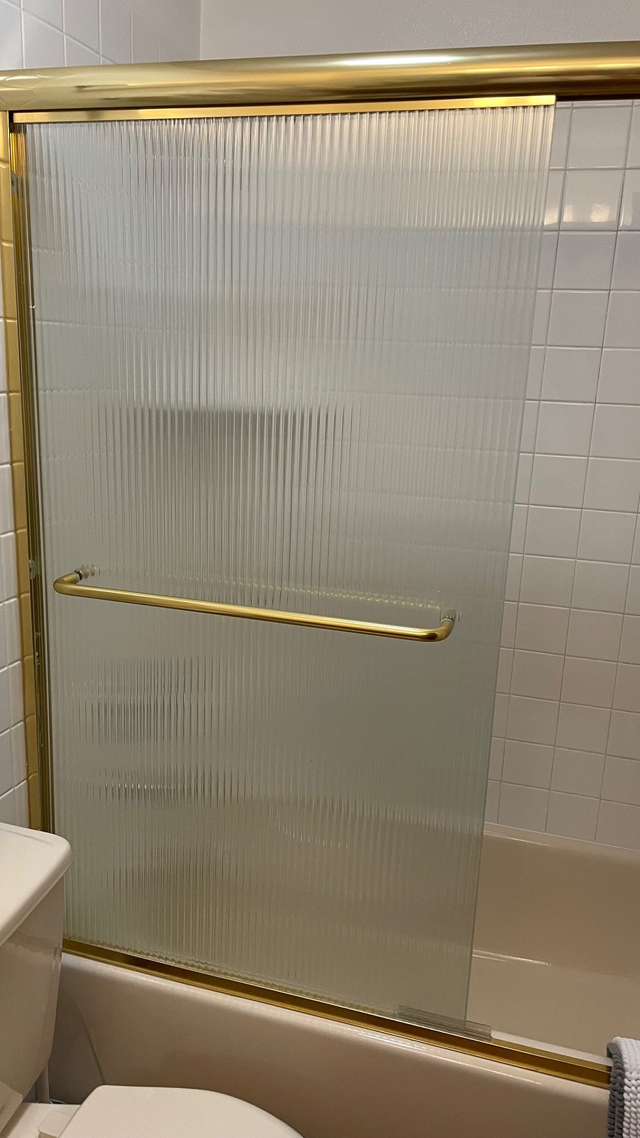 Full size bath tub/shower