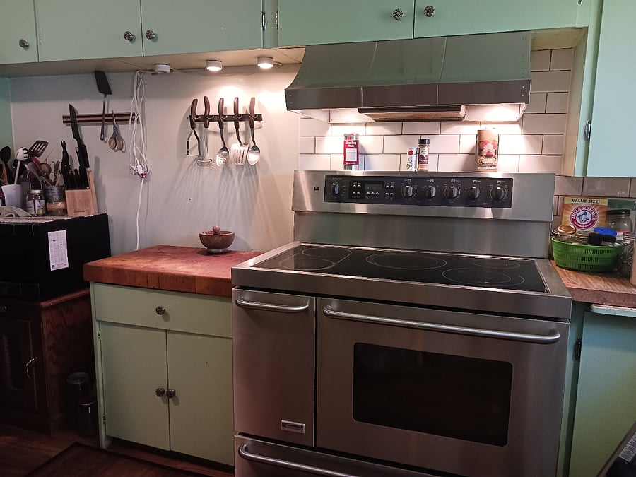 Kitchen stove & Cutting Surfaces