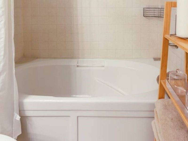 Jacuzzi Tub in Master Suite Bathroom