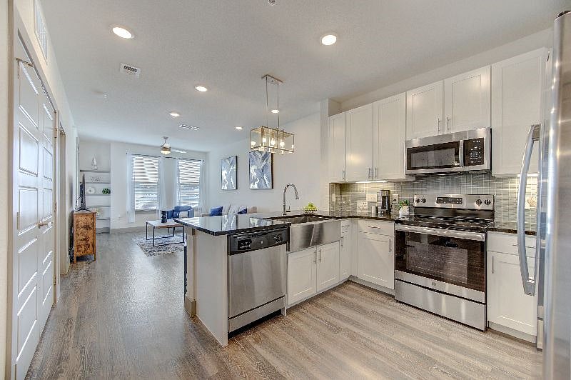 Furnished Finder property 521699_1 photo 3