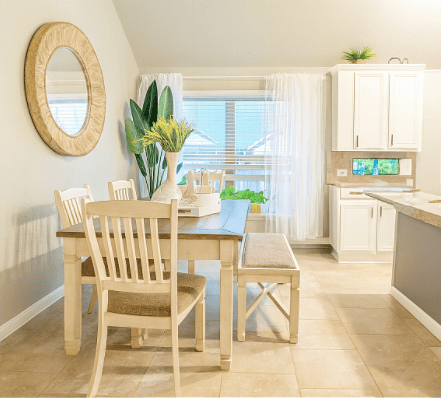 Lovely dining area with plenty of seats.