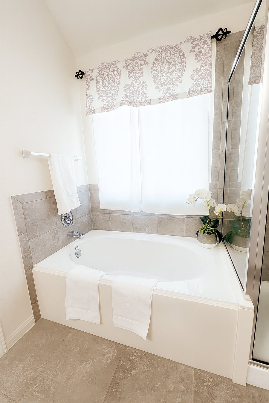 Private attached bathroom to Main Bedroom. Has a full tub, double vanities, shower, walk in closet and private toilet.