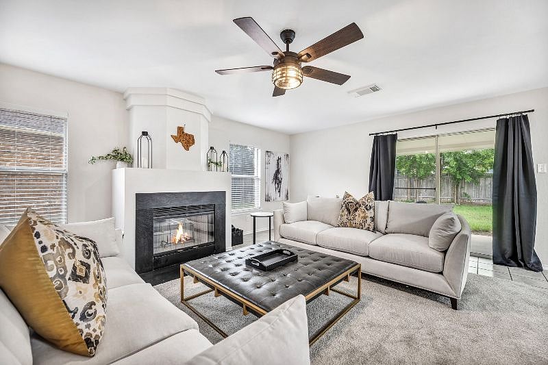 Cozy and comfortable with Texan touches. Back slider leading to the backyard.