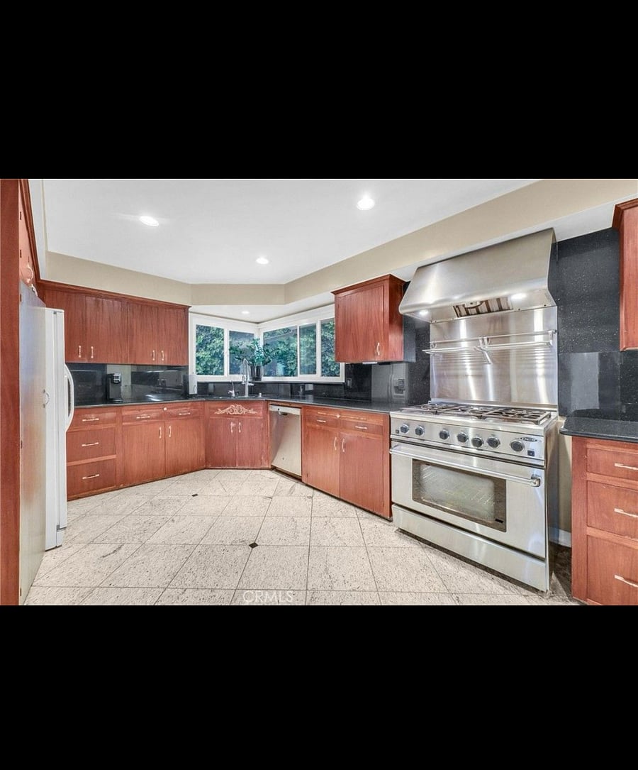 Furnished Finder property 522059_2 photo 10