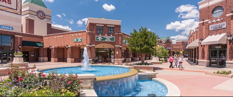 Enjoy the beautiful sunny Westview Promenade shopping center, the perfect blend of shopping, entertainment, and dining. Just mins away!