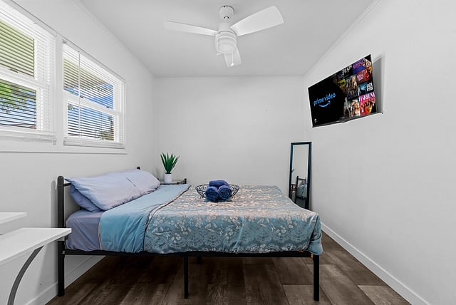 Enjoy a cozy full-size bed, private smart TV, and workspace to create a stylish, comfy room. Perfect for relaxing, working, and rechargingyour ideal space to unwind and get ready for the day ahead.