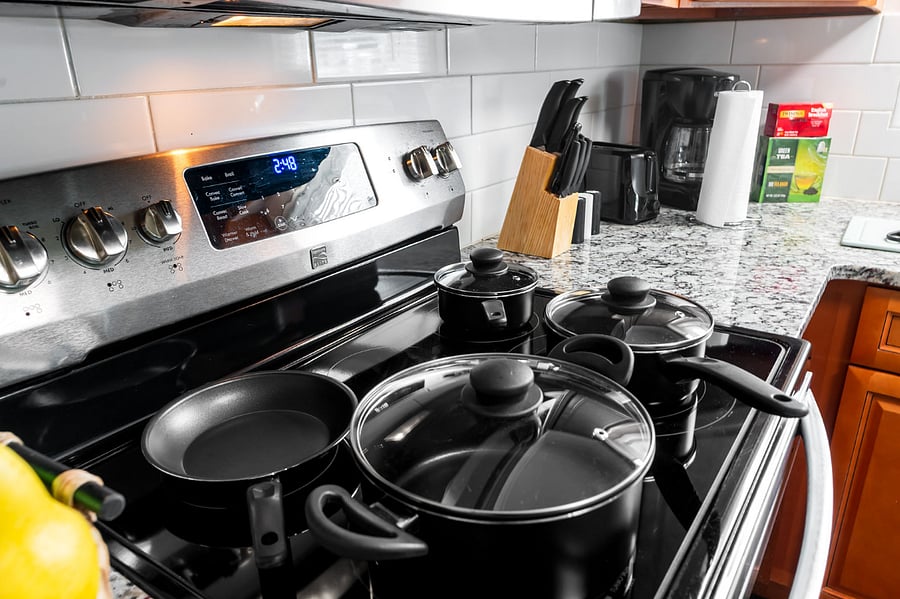 Whip up your favorite meals effortlessly! Our fully equipped kitchen includes pots, pans, and all the cookware you need to create delicious dishes and savor a genuine home-cooked experience throughout your stay.
