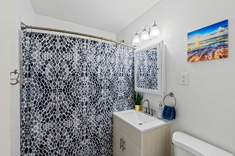Bright, clean, and all yours! This full bath is the perfect space to refresh, recharge, and start your day right. Whether its a quick rinse or a long unwind, comfort and cleanliness await.