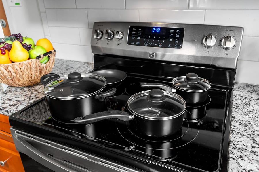 Cook up your favorite meals with ease! Our kitchen is fully equipped with pots, pans, and all the cookware you need to prepare delicious dishes and enjoy a true home-cooked experience during your stay.