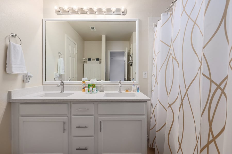 Double sink in ensuite bathroom.