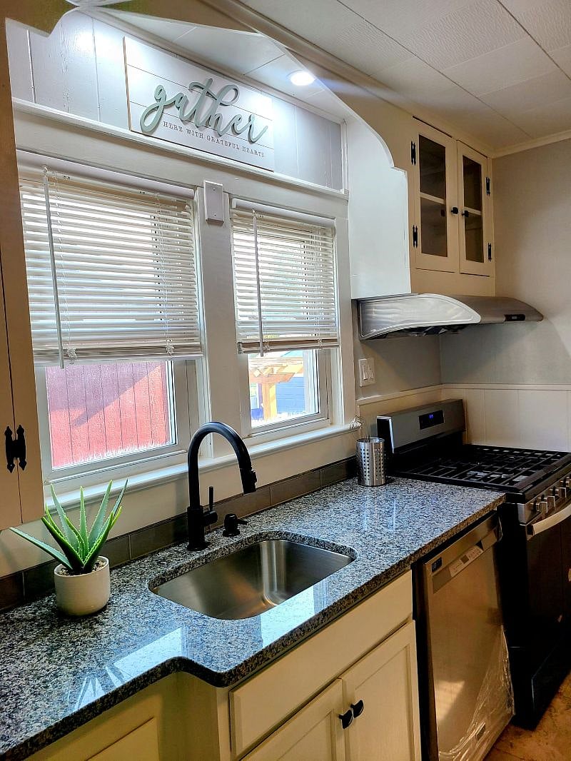 New Granite Counter top, 5-Burner Gas stove with built-in Air Fryer