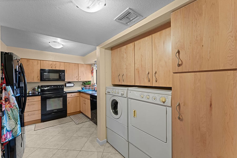Easy access to laundry area on the lower level, close to your room between the kitchen and dining areas. Host provides laundry soap and dryer sheets at no extra charge.