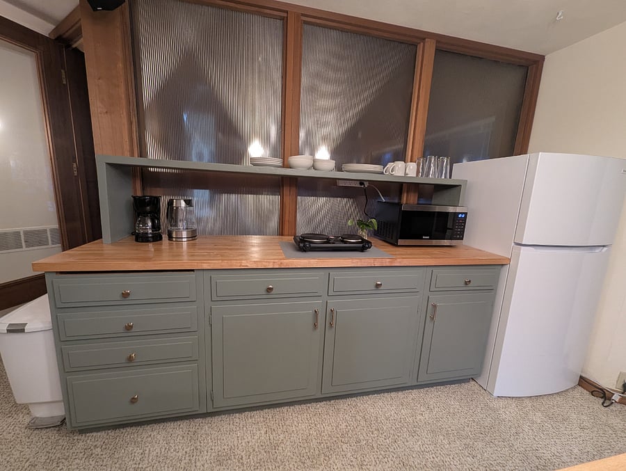 Recently updated kitchenette
Features electric cooktop, microwave/air fryer combo, fridge/freezer, coffee pot, electric kettle, pots/pans and dishes