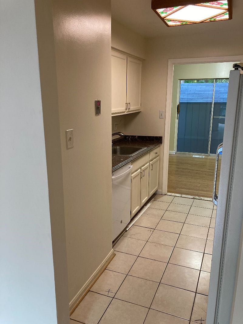 Furnished Finder property 522612_1 photo 7