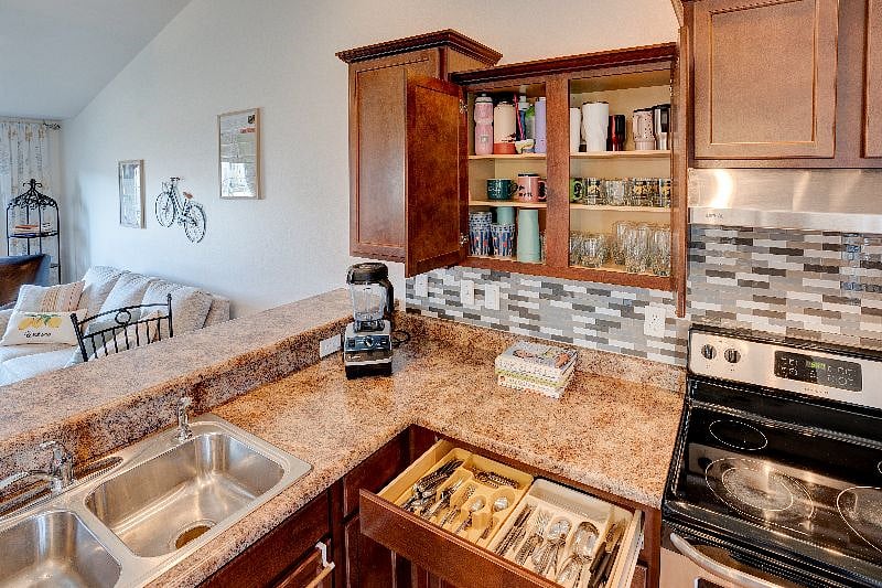 Furnished Finder property 522806_3 photo 17