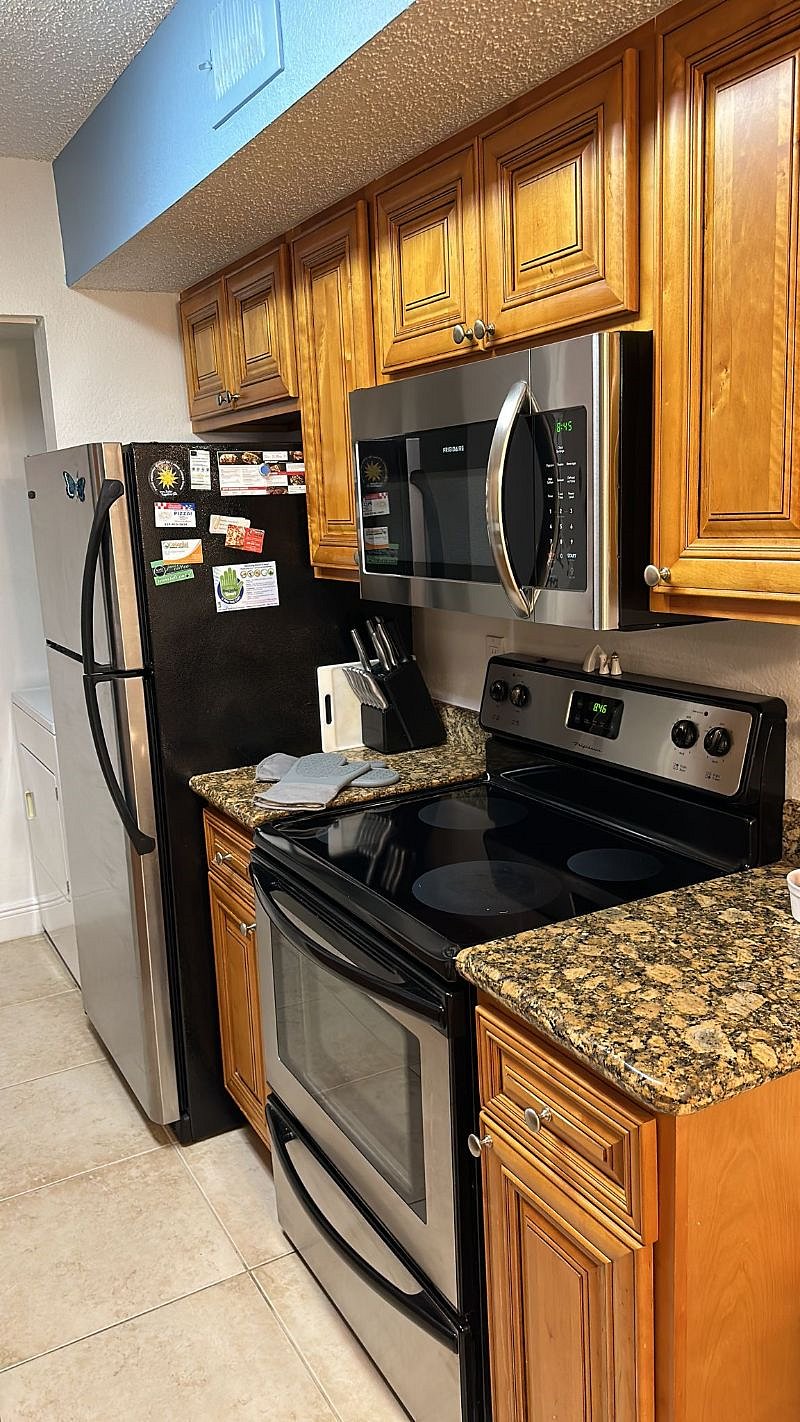 Full kitchen with utensils, pots and pans provided.