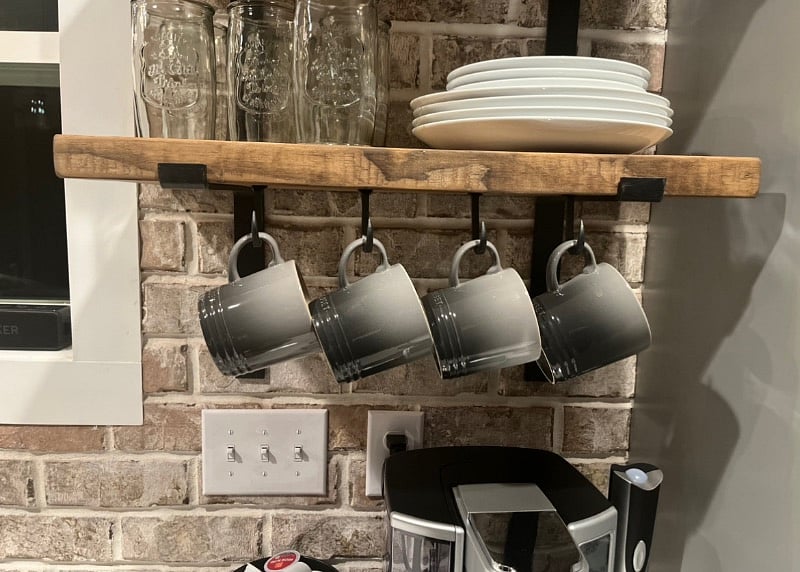 Cozy, fully stocked kitchen