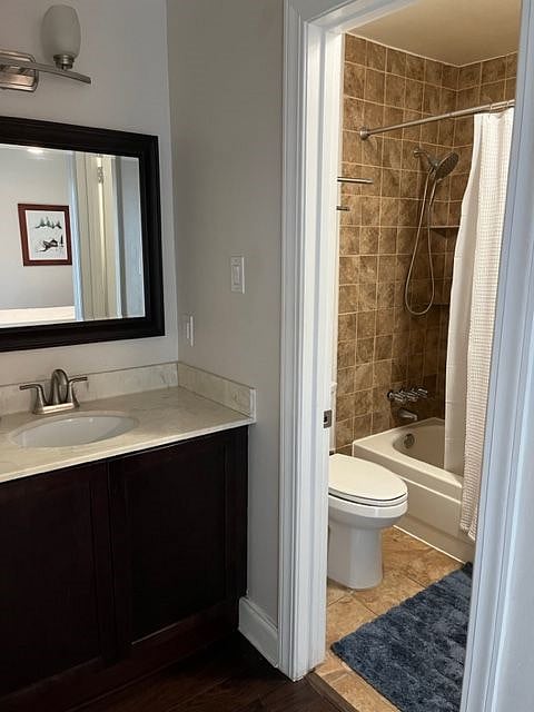 Private bathroom in Queen bed 1