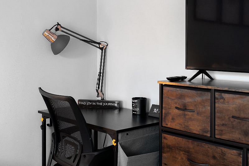 Bedroom 1 desk zoom