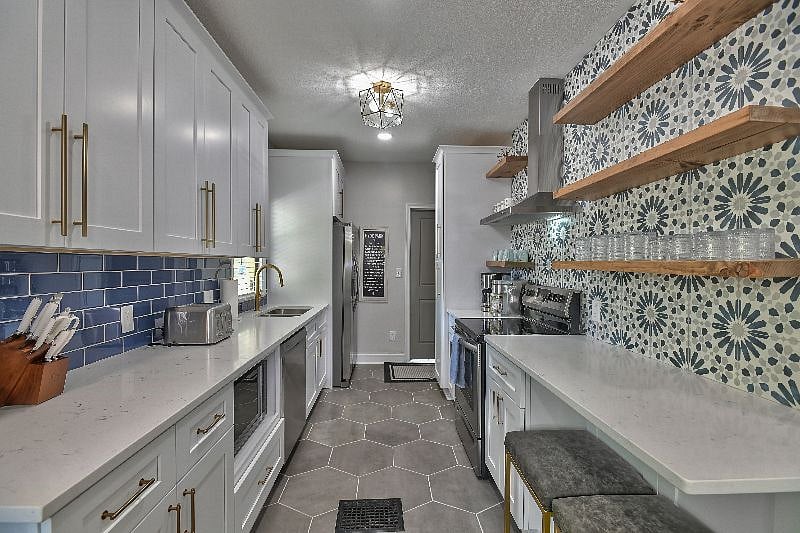Furnished Finder property 523353_1 photo 6