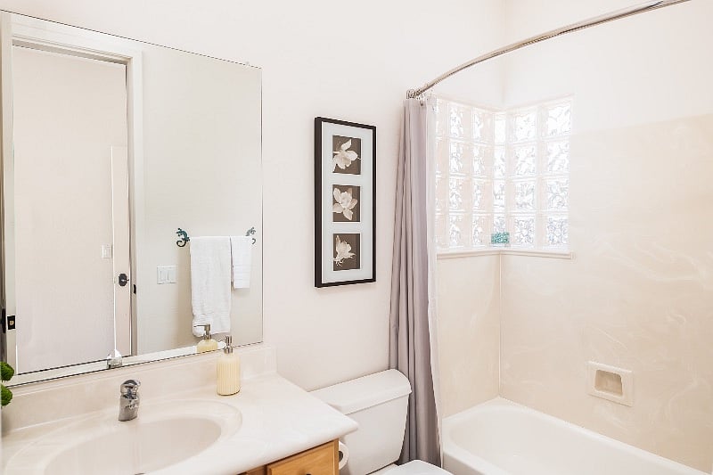 Hall bathroom for 2nd and third bedrooms