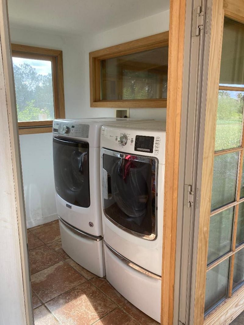 Shared Washer / dryer
