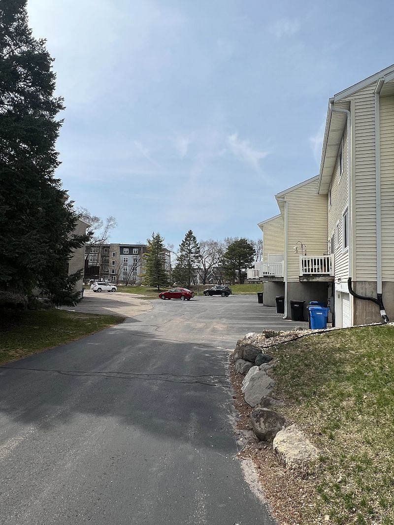 Plenty of parking in the parking lot that is free! Street is also free.