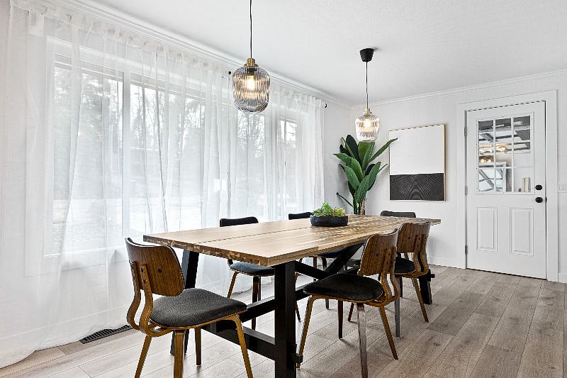 Upper Unit 2BD / 2BA:
Dining Room