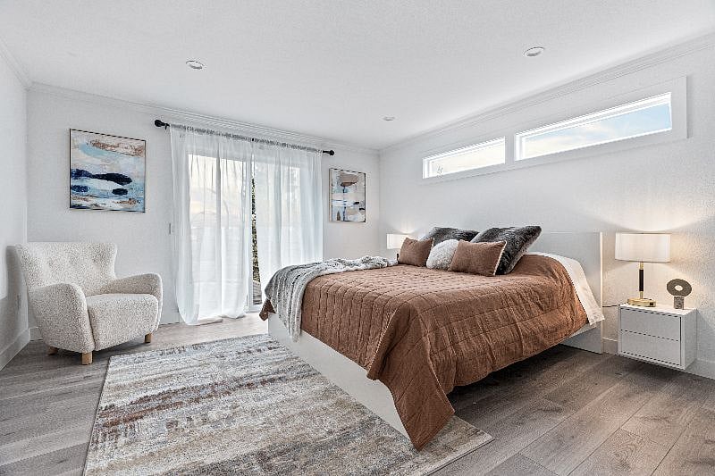 Upper Unit 2BD / 2BA:
Primary Bedroom (king bed)