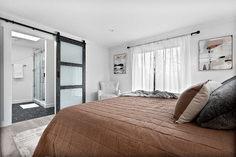 Upper Unit 2BD / 2BA:
Primary Bedroom (king bed)
