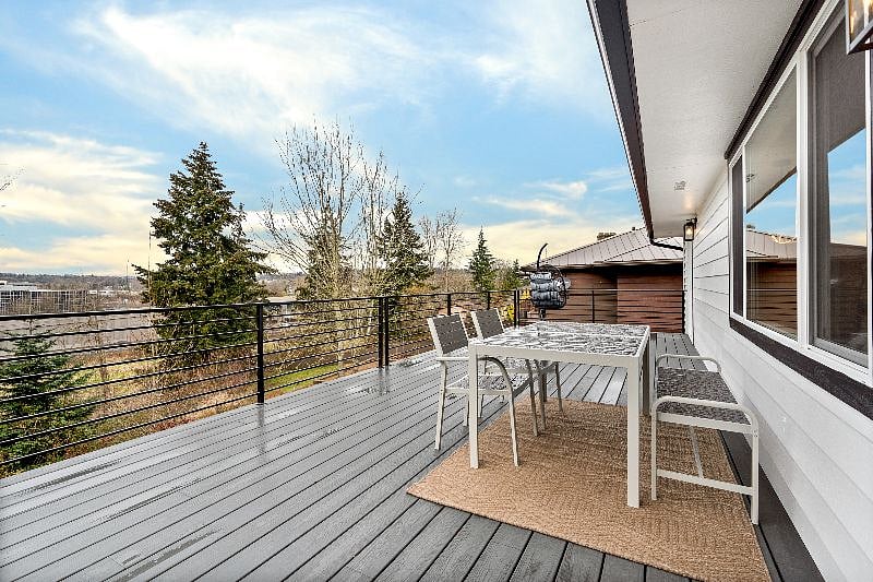 Upper Unit 2BD / 2BA: 
large deck