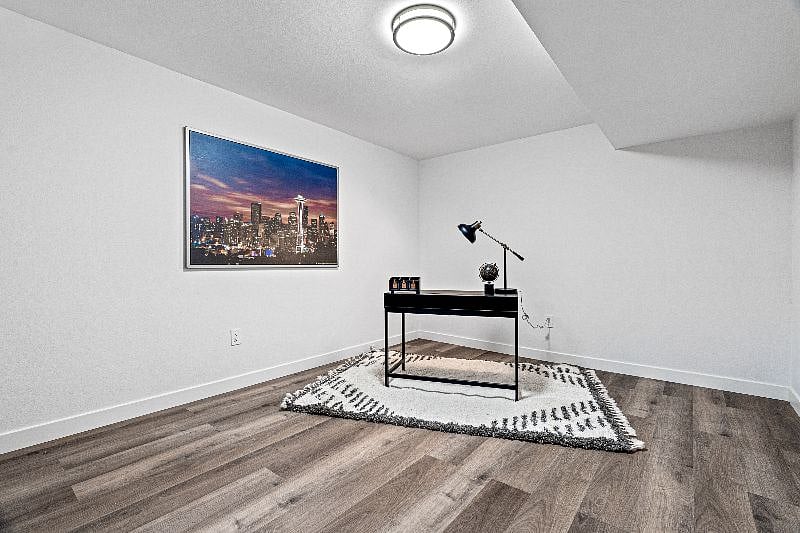 Lower Unit - 1BD/1BA/1Office:
Office space
