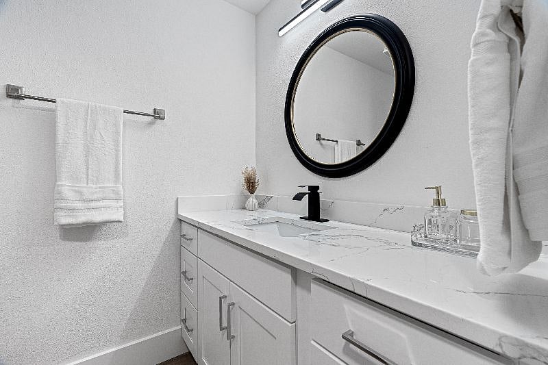 Lower Unit - 1BD/1BA/1Office:
Bathroom (vanity)