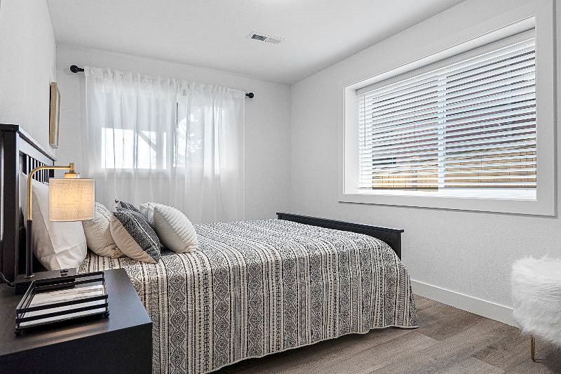 Lower Unit - 1BD/1BA/1Office:
Bedroom (queen bed)