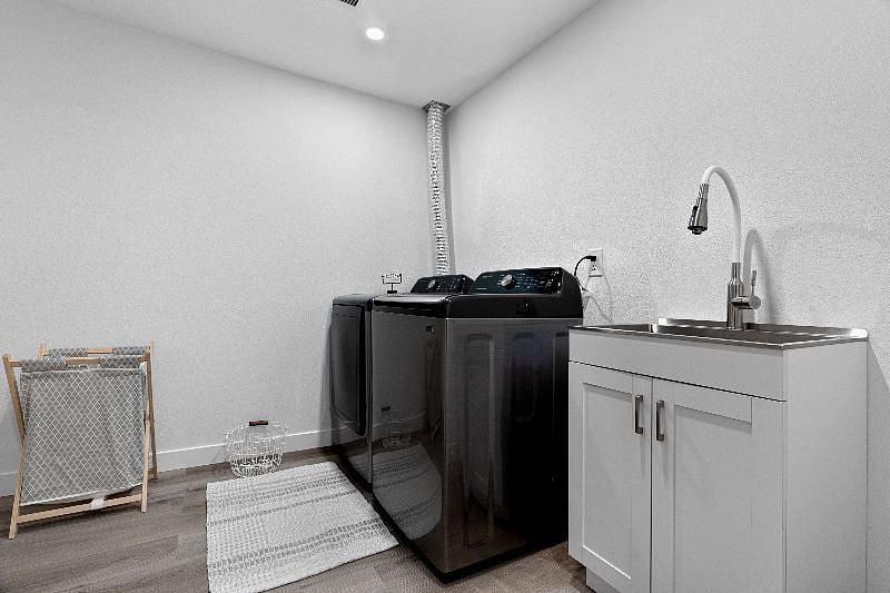 Lower Unit - 1BD/1BA/1Office:
Laundry Room