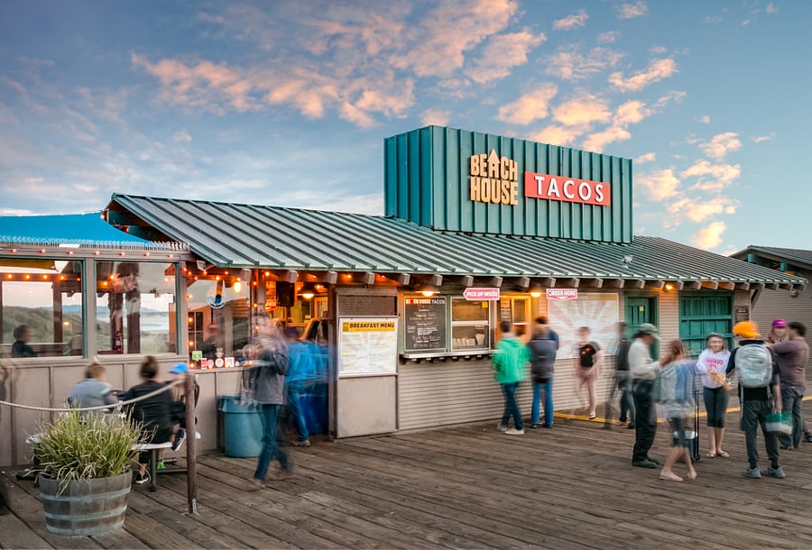 Walking distance to the pier, beach house tacos and many other prime spots in Ventura.
