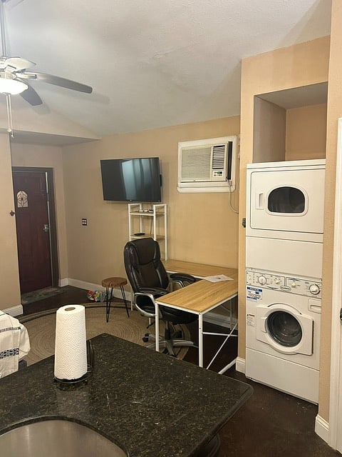 Furnished Finder property 523804_1 photo 3