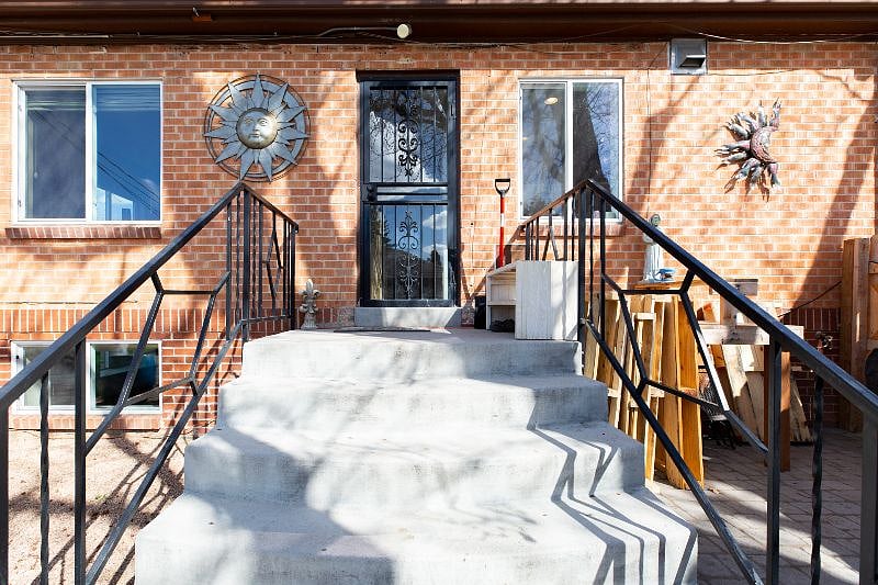Backdoor entrance: semi-private, so you can come and go as you please