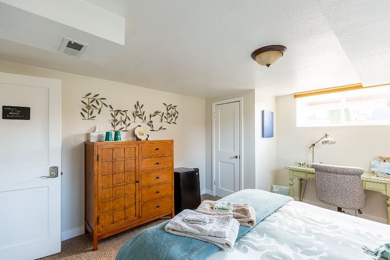 Spacious closet and plenty of drawer space