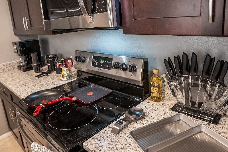 Kitchen comes fully stocked with pots/pans, food preparation utensils and bowls/plates/silverware. Just bring the home cookin'!