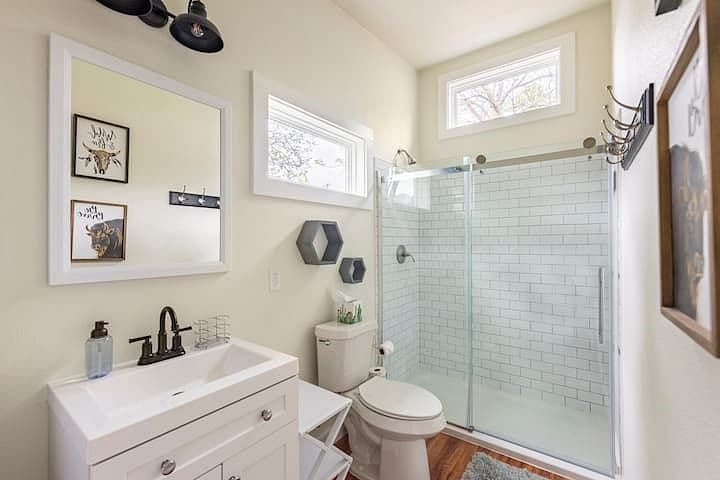 Full bath with all items you will need.