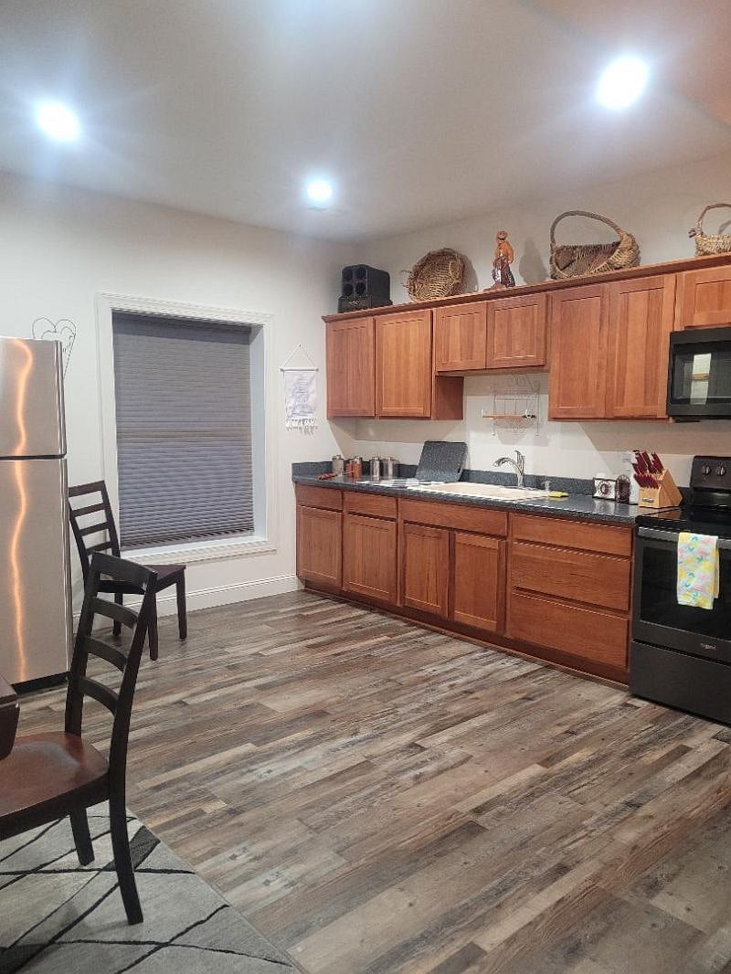 Kitchen sink, counterspace and cabinets