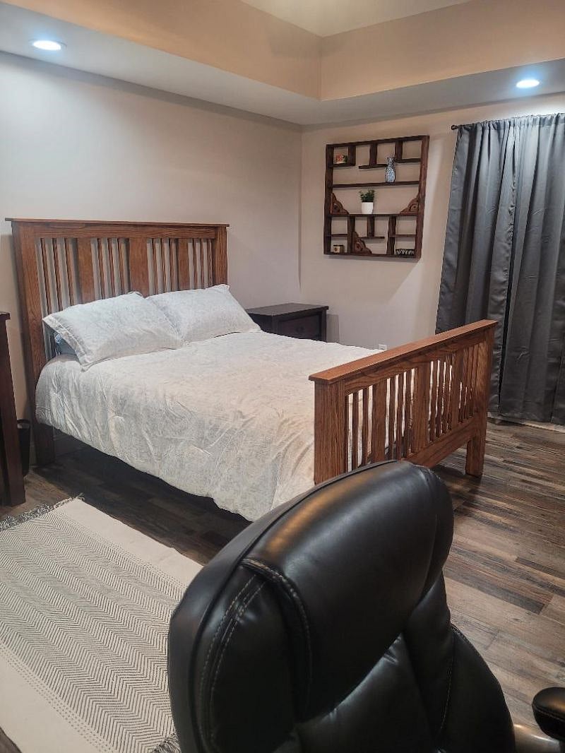 Queen size bed 