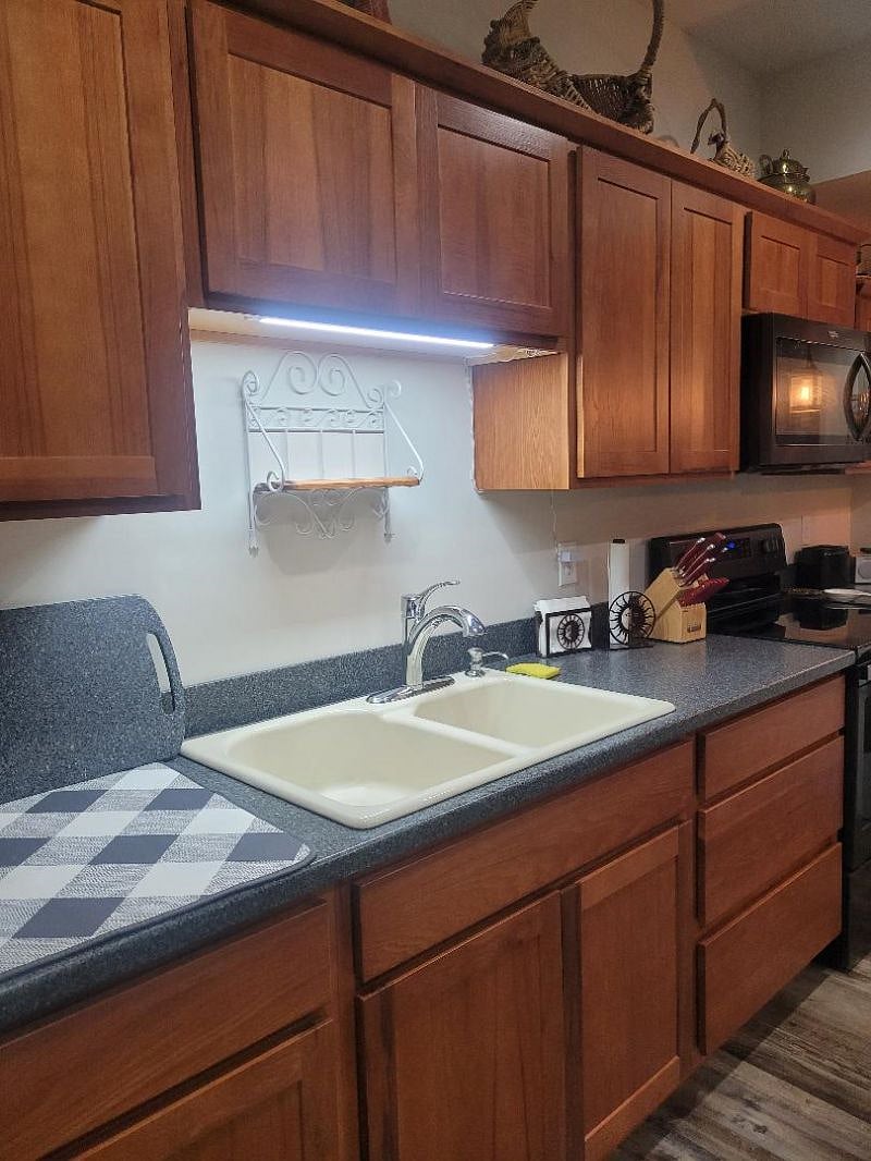 Kitchen sink and countertop